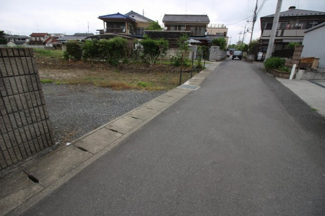 小山市小山の前面道路含む現地写真