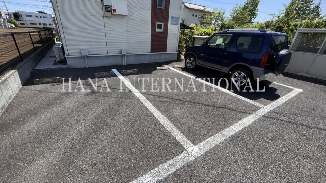 レオネクストシャンローズの駐車場