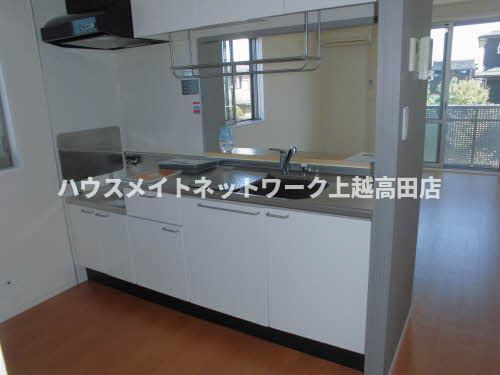 プランドールのキッチン|対面キッチン（参考202号室反転室内写真）