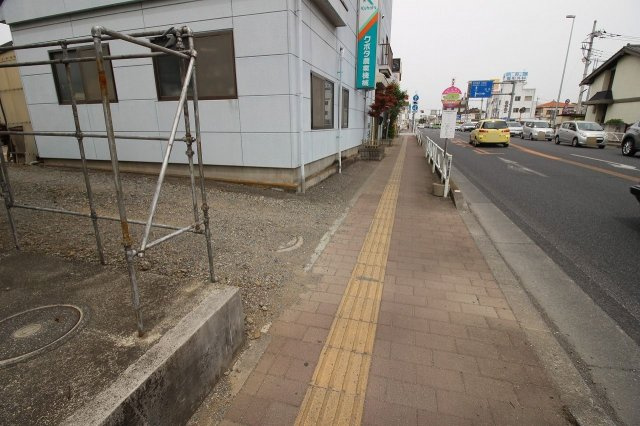 小山市城山町１丁目の前面道路含む現地写真