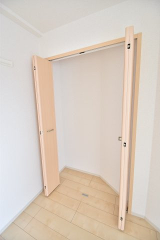 大阪市城東区蒲生２丁目の賃貸マンションの収納