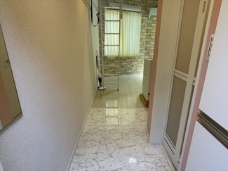 【玄関】 | 収納もある玄関です