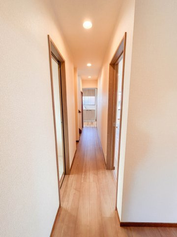 【内装】 | 三島市東大場1丁目 中古住宅 XH05324 | 三島市東大場1丁目　1F廊下　リフォーム後