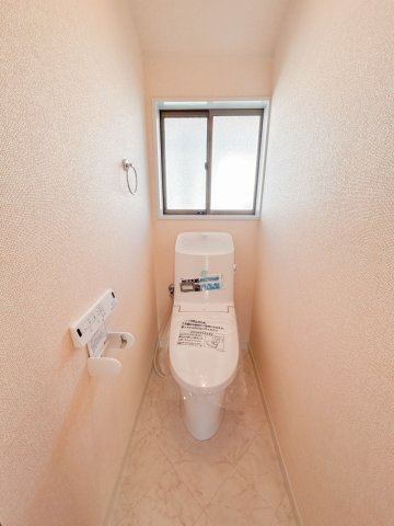 【トイレ】 | 三島市東大場1丁目 中古住宅 XH05324 | 三島市東大場1丁目　2Fトイレ　リフォーム後