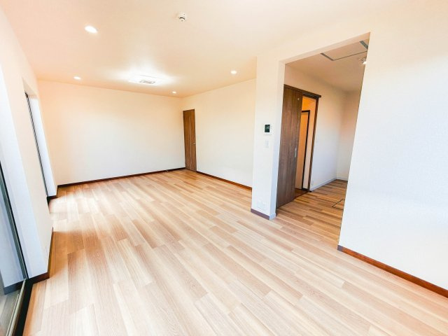 【居間・リビング】 | 三島市東大場1丁目 中古住宅 XH05324 | 三島市東大場1丁目　リビング　リフォーム後