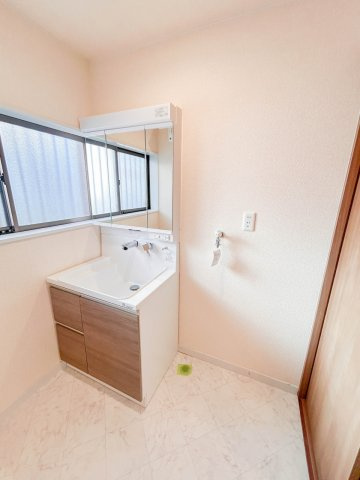 【洗面所】 | 三島市東大場1丁目 中古住宅 XH05324 | 三島市東大場1丁目　洗面脱衣所