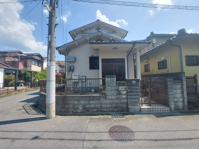 富田林市東板持町貸家の外観