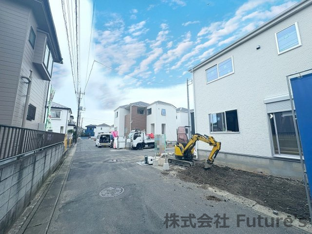 三郷市彦野1丁目　新築戸建　全7棟　2号棟の前面道路含む現地写真|前面道路含む現地写真です。