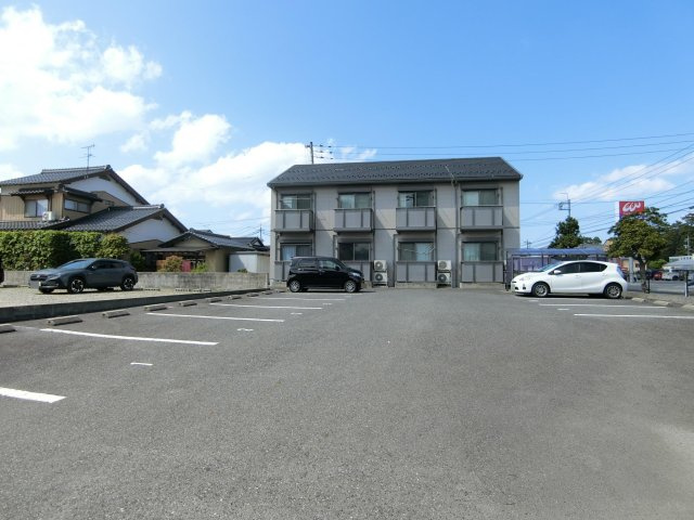 プラージュの駐車場