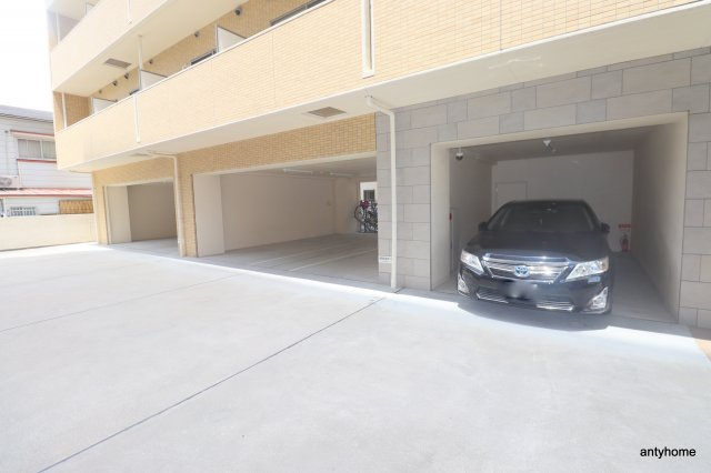 プレジール　仲介手数料無料の駐車場