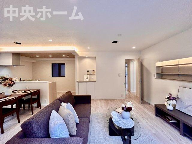 コスモ葛西アステアの居間・リビング|【居間・リビング】「ＬＤＫは家族団らんをデザイン」広いＬＤＫでは家族が集まり一緒の時間を過ごせる工夫がされております。何気ない一日の当たり前のひとコマがいつか一生の宝物になります