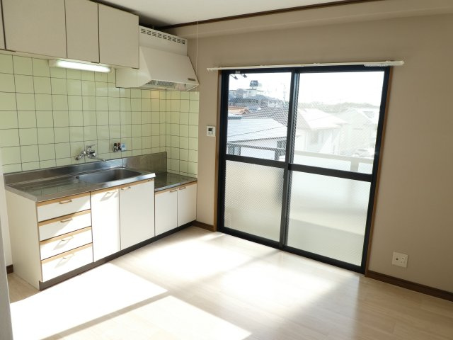 サンハイツ高司の居間・リビング