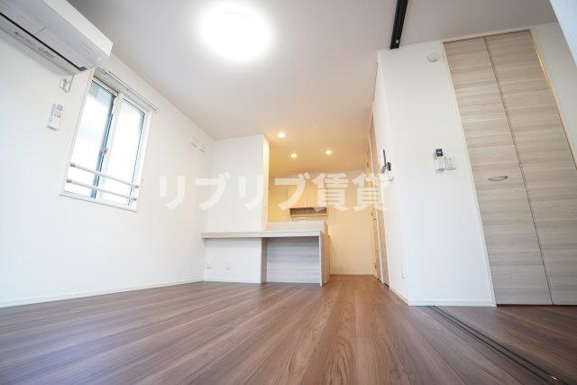 D-ROOM椿森1丁目Aの居間・リビング