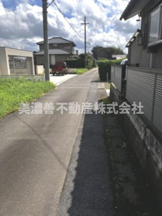 ６３９４８　安八郡輪之内町大藪土地の前面道路含む現地写真