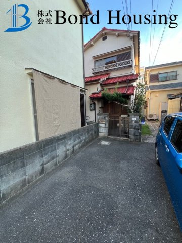 「リフォ済」「小学校近く）二見町西二見 築44年の前面道路含む現地写真