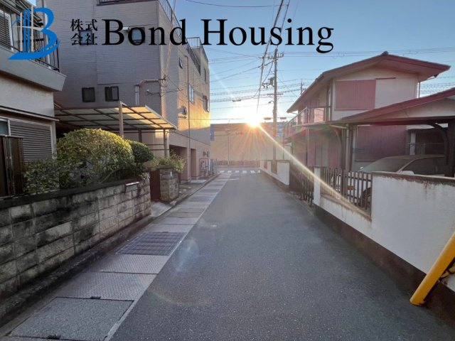 「リフォ済」「小学校近く）二見町西二見 築44年の前面道路含む現地写真