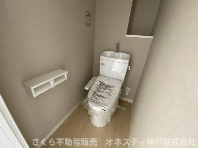 プレステージ明石大久保のトイレ|暖房便座・温水洗浄機能付きトイレです。