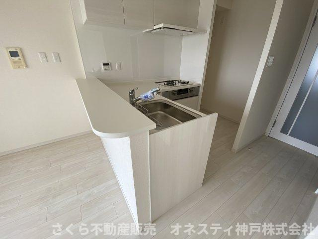 プレステージ明石大久保のキッチン|お料理をしながら、ご家族との会話やコミュニケーションを楽しむことができるキッチンです！