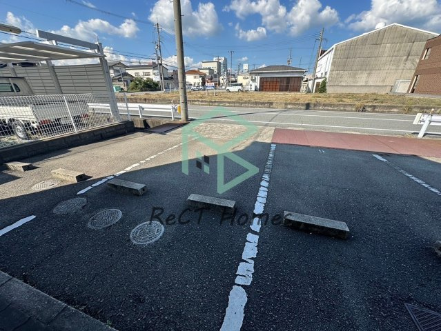 コスモスコートの駐車場