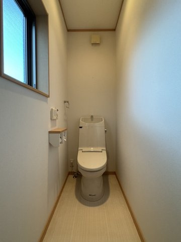 松江市美保関町　中古一戸建てのトイレ|２階トイレ