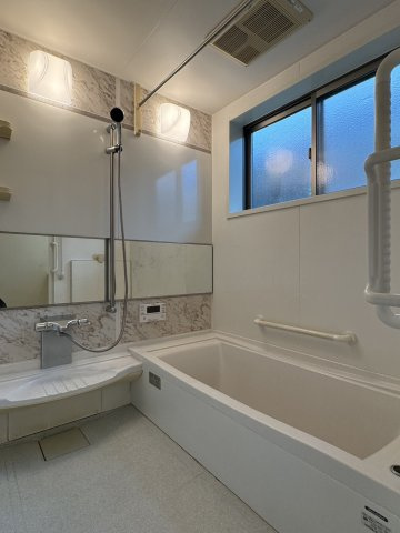 松江市美保関町　中古一戸建ての浴室