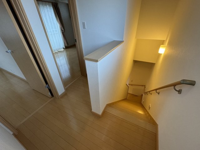 松江市美保関町　中古一戸建てのその他|階段