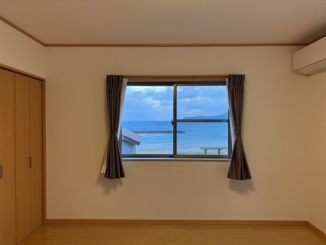 松江市美保関町　中古一戸建ての洋室|2階の洋室窓からは海が見えます♪
