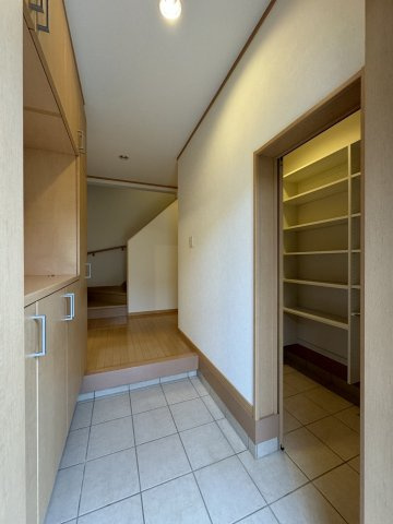 松江市美保関町　中古一戸建ての玄関