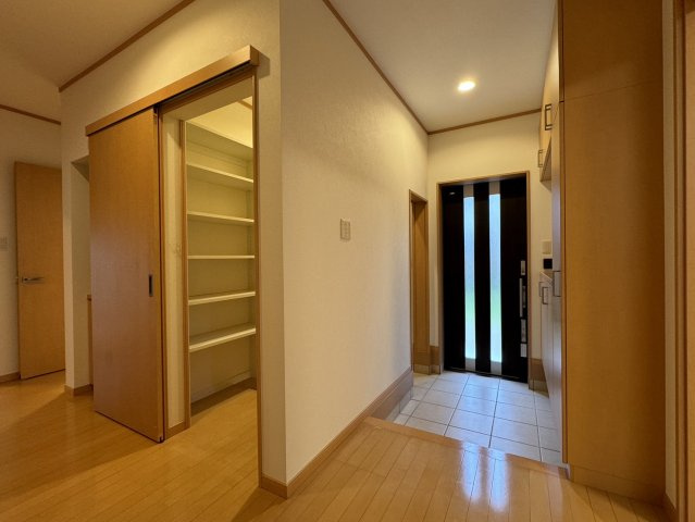 松江市美保関町　中古一戸建ての玄関