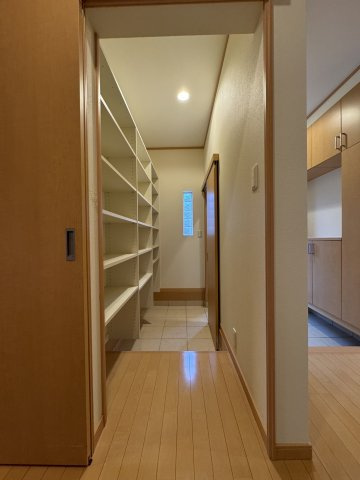 松江市美保関町　中古一戸建ての玄関|家族用玄関