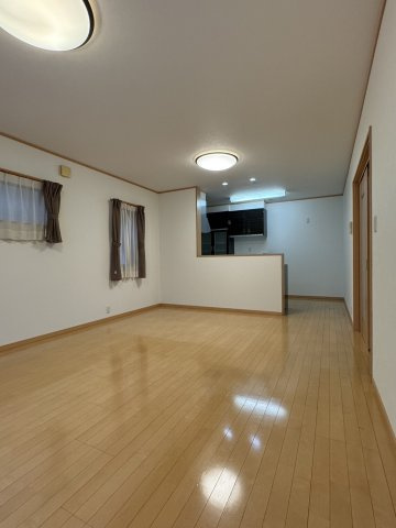 松江市美保関町　中古一戸建ての居間・リビング