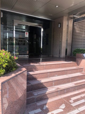 文京須賀ビルのエントランス