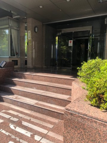 文京須賀ビルのエントランス