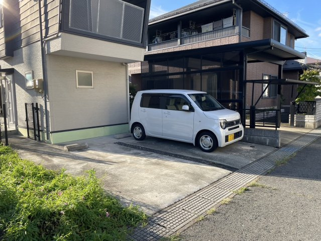 ベルパーチⅢの駐車場