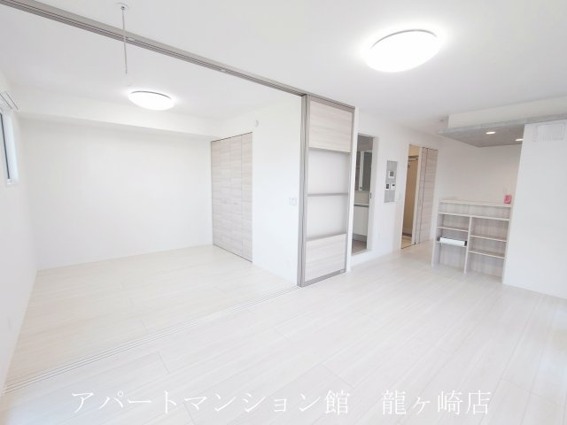 Casa ecranの内装