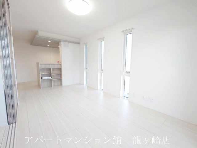 Casa ecranの居間・リビング
