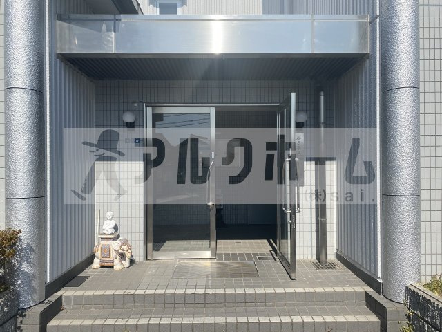 ルミネスハウス山下のエントランス