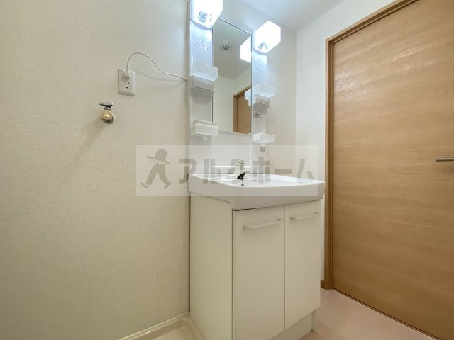 大県マンション2の独立洗面台