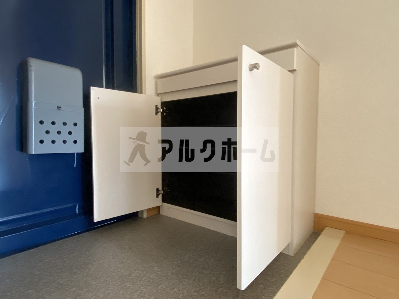 大県マンション2の玄関