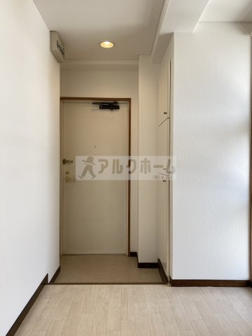 ハイツプレザントの玄関