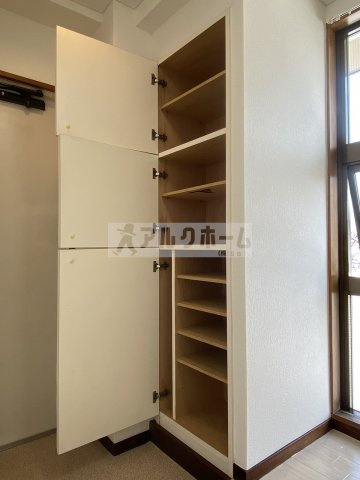 ハイツプレザントの玄関