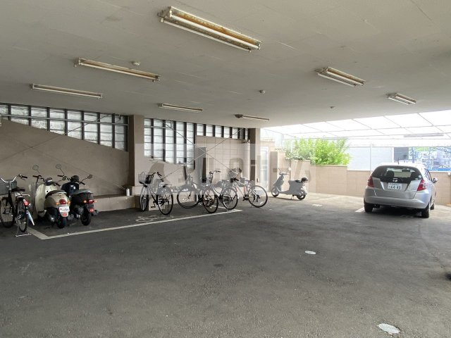 エステートヨシマン2の駐車場