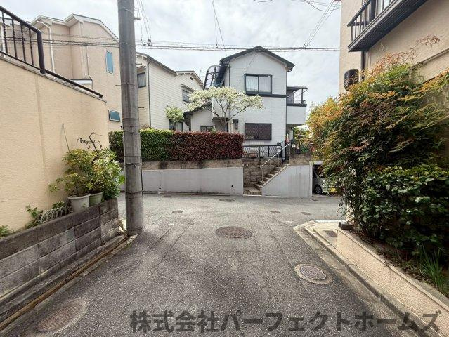 【前面道路含む現地写真】の画像