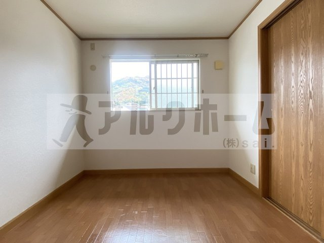 メゾンラフィーネの洋室