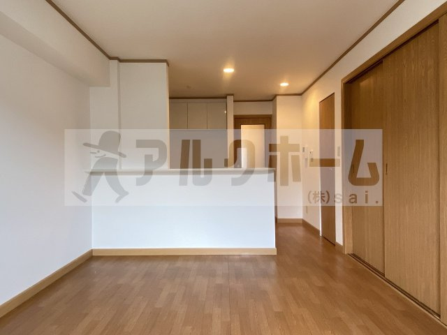 メゾンラフィーネの居間・リビング