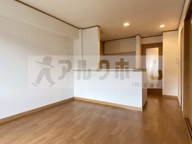 メゾンラフィーネの居間・リビング