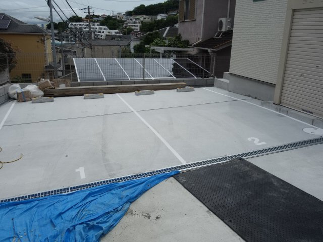 ジーメゾン塩屋の駐車場