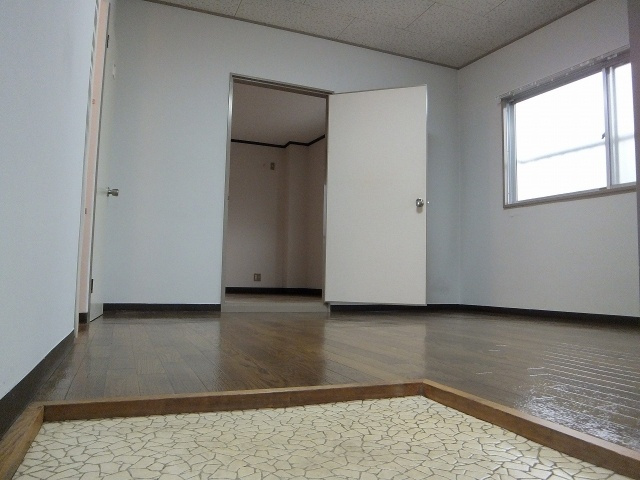 西町コーポの玄関