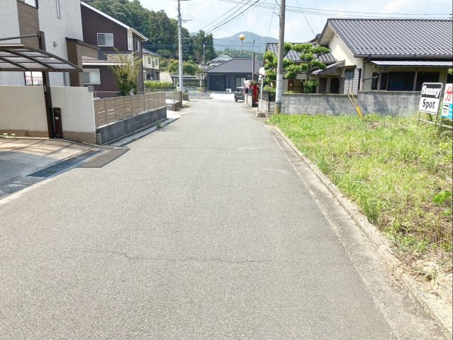 嘉穂郡桂川町大字土師　土地の前面道路含む現地写真|前面道路の幅員は約5ｍです。