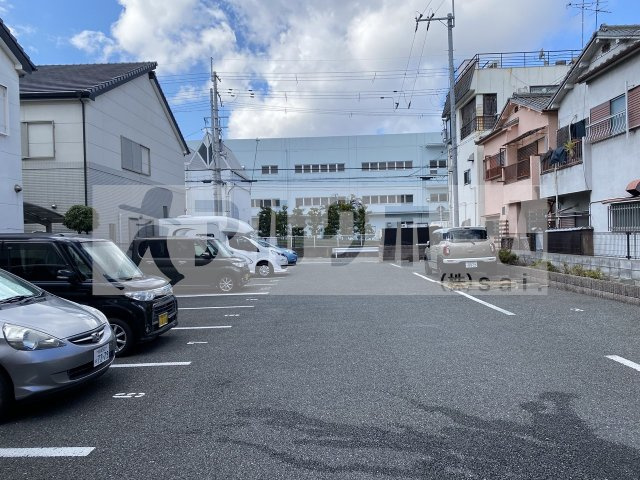 レオネクストウイング片山の駐車場